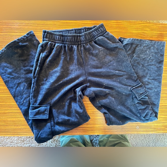 Wild Fable Women’s Charcoal Cargo Pants - Picture 2 of 3